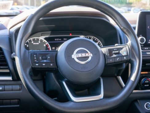 Used 2022 Nissan Rogue SV image 15