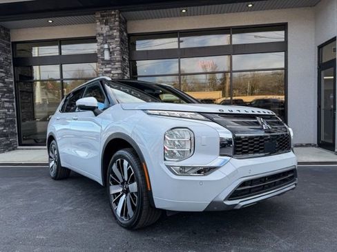 Used 2025 Mitsubishi Outlander SEL image 30