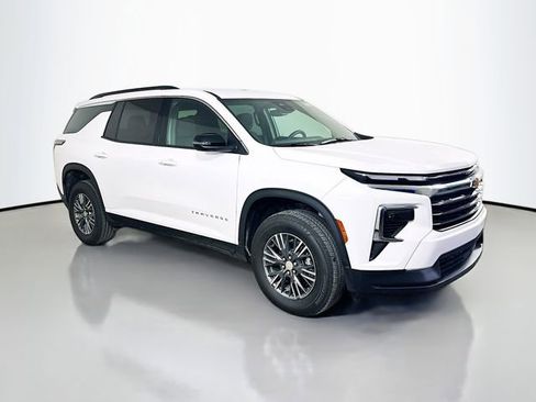 New 2026 Chevrolet Traverse LT image 2