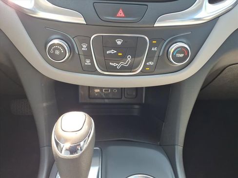 Used 2021 Chevrolet Equinox LS w/ LS Convenience Package FWD image 25