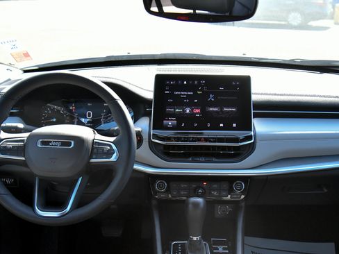 Used 2025 Jeep Compass Limited AWD/4WD image 41