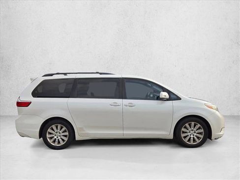 Used 2015 Toyota Sienna Limited image 2