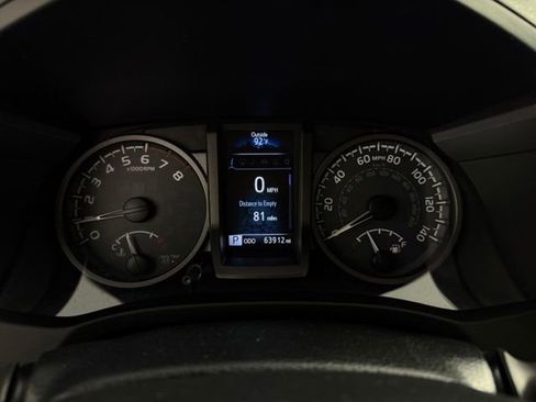 Used 2018 Toyota Tacoma TRD Sport AWD/4WD image 18