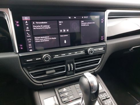 Certified 2021 Porsche Macan S image 22