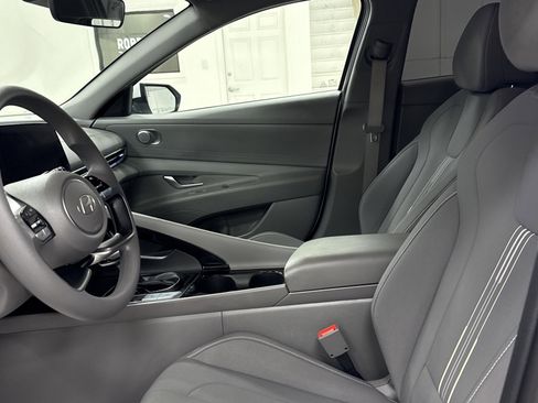 Used 2024 Hyundai Elantra Blue image 4