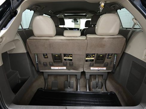 Used 2018 Toyota Sienna XLE Premium image 23
