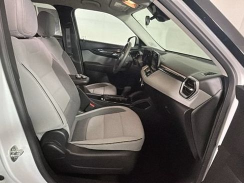 Used 2024 Chevrolet TrailBlazer LT FWD image 30