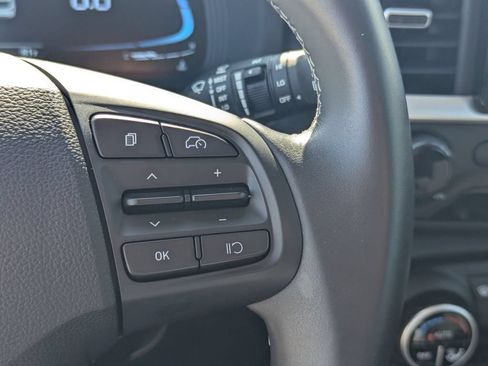 Used 2025 Hyundai Venue SEL FWD image 18