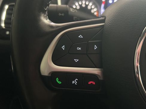 Used 2019 Jeep Compass Latitude AWD/4WD image 18