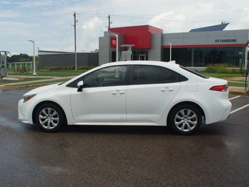 Used 2026 Toyota Corolla LE FWD image 11