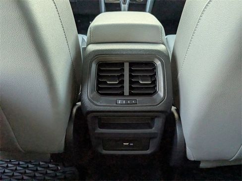 Certified 2024 Volkswagen Taos SE image 15