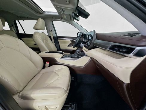 Used 2022 Toyota Highlander Limited FWD image 37