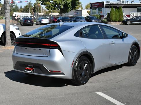 Used 2025 Toyota Prius LE image 8