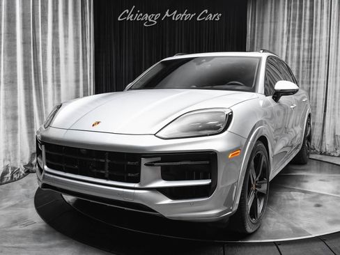 Used 2025 Porsche Cayenne GTS image 2