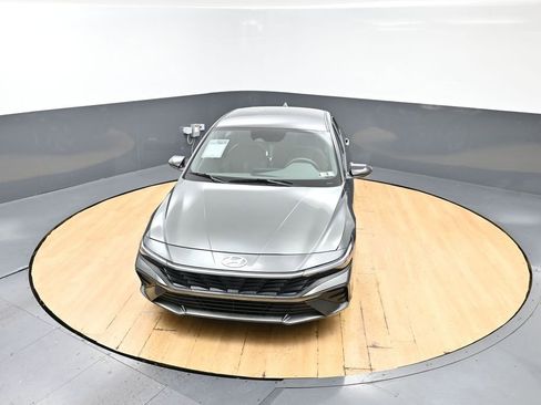 Used 2025 Hyundai Elantra SEL FWD image 9