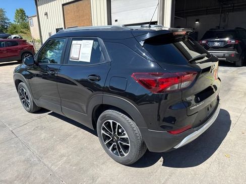 Used 2024 Chevrolet TrailBlazer LT w/ Convenience Package FWD image 5