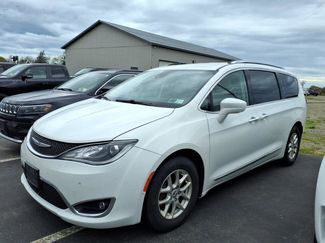 Used 2020 Chrysler Pacifica Touring-L w/ Advanced Safetytec Group FWD video 1