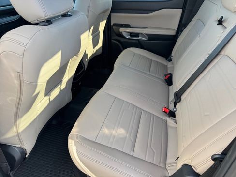 Used 2025 Ford Ranger Lariat w/ Chrome Accent Package image 11