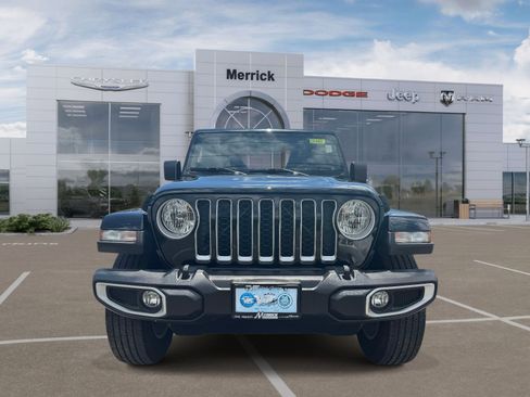 Used 2022 Jeep Gladiator Overland w/ Cold Weather Group AWD/4WD image 3