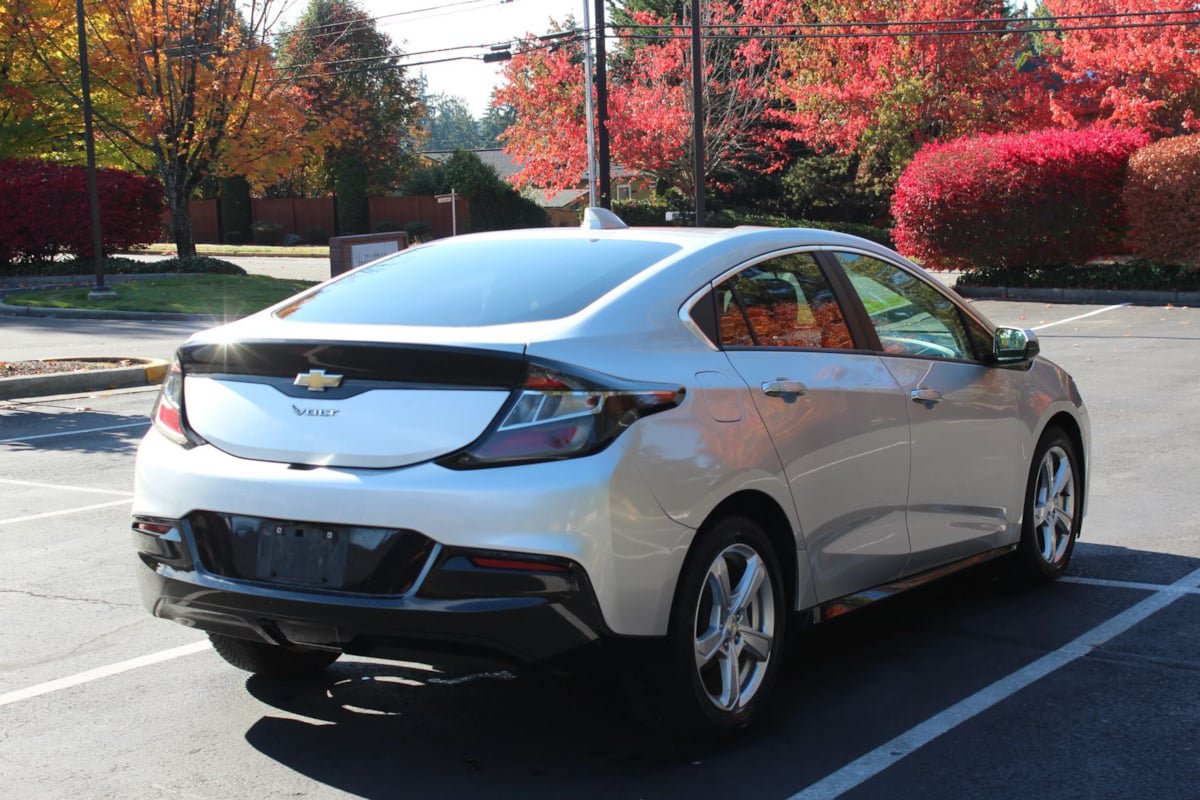 Used 2017 Chevrolet Volt LT FWD image 7