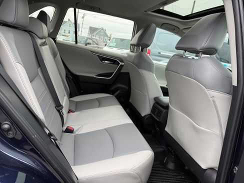 Used 2022 Toyota RAV4 Limited image 17
