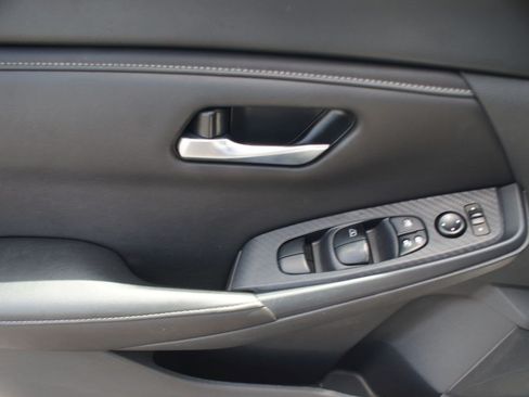 Used 2024 Nissan Sentra SV FWD image 23