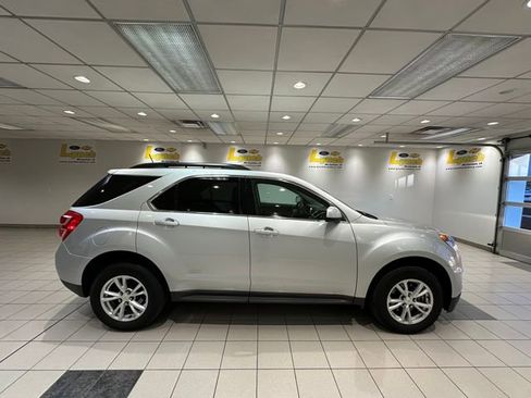 Used 2017 Chevrolet Equinox LT w/ Convenience Package FWD image 3