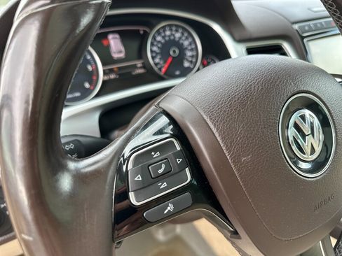 Used 2015 Volkswagen Touareg Sport image 34