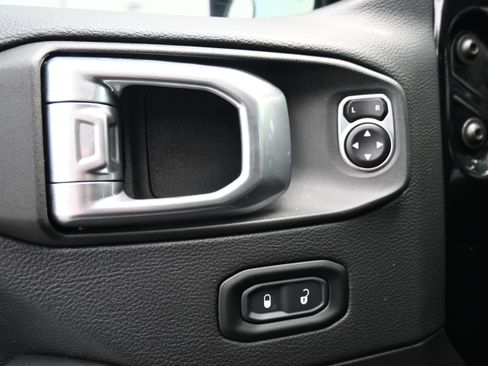 Used 2021 Jeep Wrangler Rubicon AWD/4WD image 15