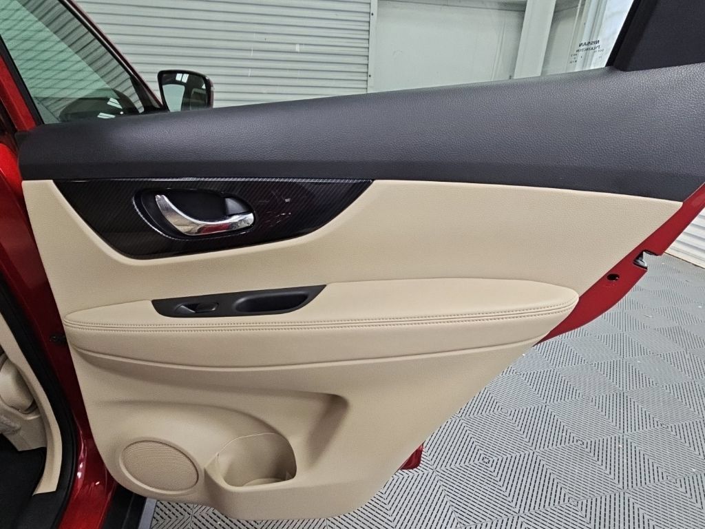 Used 2017 Nissan Rogue SL w/ SL Premium Package FWD image 39