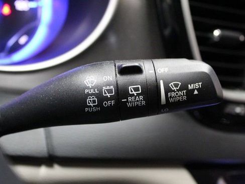 Used 2024 Chrysler Pacifica Touring-L FWD image 24