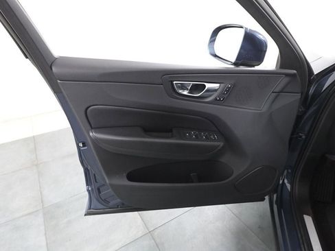 Used 2023 Volvo XC60 B5 Core image 7