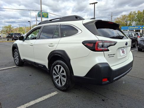 Certified 2023 Subaru Outback Premium image 5
