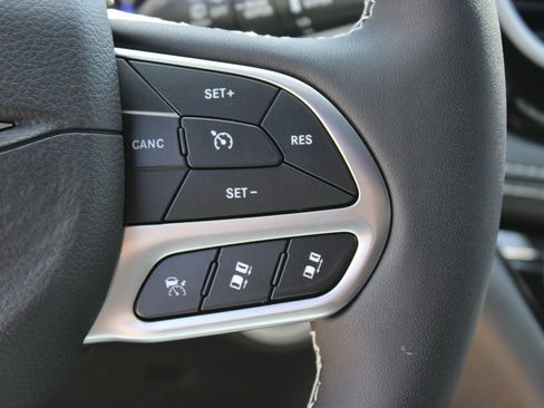 New 2027 Chrysler Pacifica Select w/ Family Tech Group FWD image 30