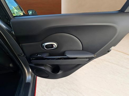 Used 2018 Kia Soul ! image 44