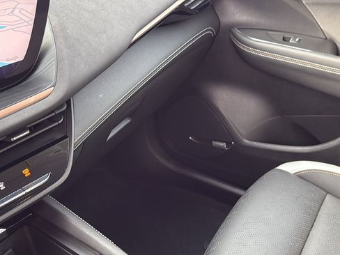 Used 2024 Buick Envision Sport Touring image 25