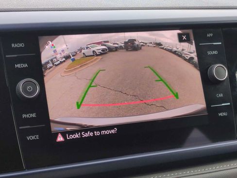 Used 2024 Volkswagen Taos SE image 14