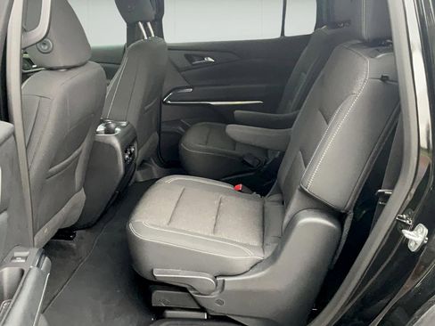 Used 2025 Chevrolet Traverse LT FWD image 14