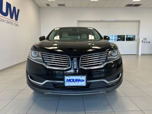Used 2016 Lincoln MKX Reserve w/ Driver Assistance Package image 3
