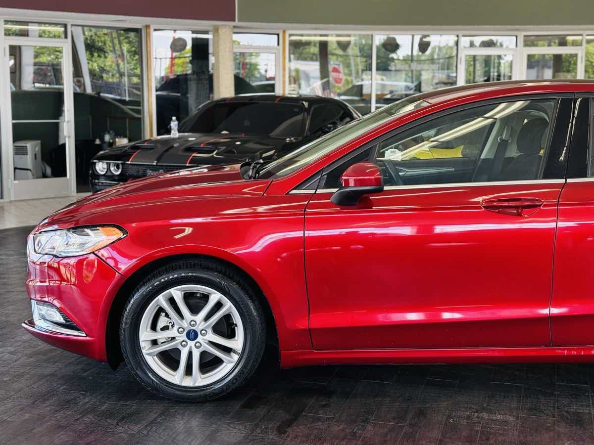 Used 2018 Ford Fusion SE w/ Fusion SE Technology Package FWD image 14