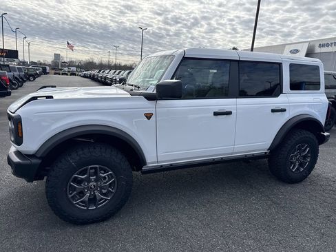 New 2025 Ford Bronco Badlands image 4