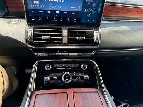 Used 2022 Lincoln Navigator L Reserve AWD/4WD image 14