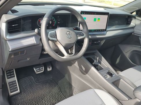 New 2026 Volkswagen Tiguan SE R-Line FWD image 19