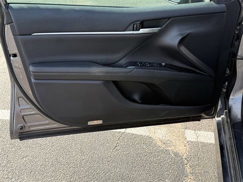 Used 2020 Toyota Camry XLE image 8