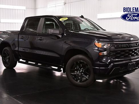 Used 2022 Chevrolet Silverado 1500 Custom w/ LPO, Dark Essentials Package AWD/4WD image 1