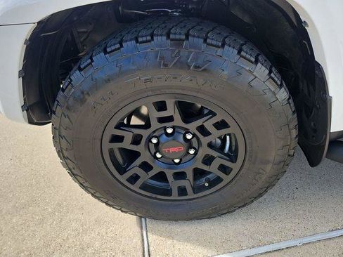 Used 2024 Toyota 4Runner SR5 Premium w/ Moonroof Package RWD image 30