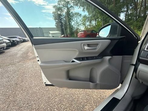 Used 2015 Toyota Camry XLE FWD image 15