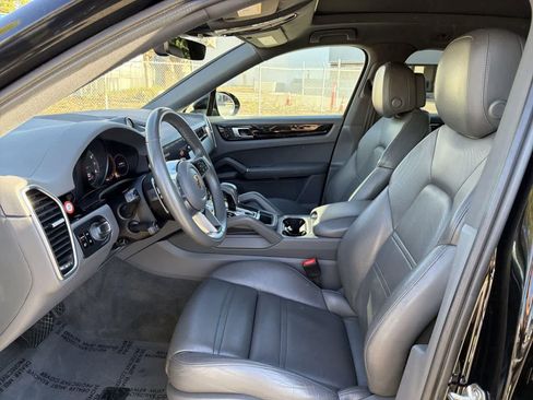 Used 2021 Porsche Cayenne image 22