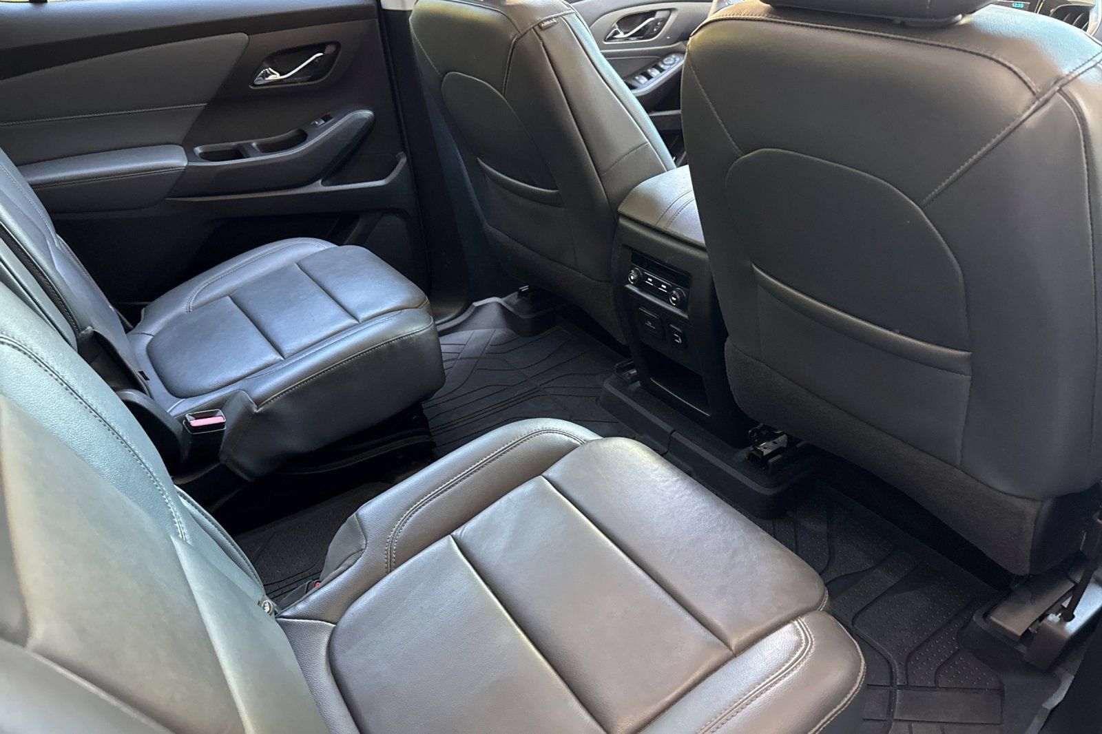 Used 2018 Chevrolet Traverse LT w/ LPO, Floor Liner Package AWD/4WD image 18