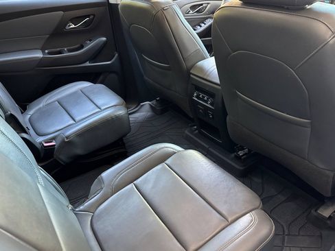 Used 2018 Chevrolet Traverse LT w/ LPO, Floor Liner Package AWD/4WD image 18